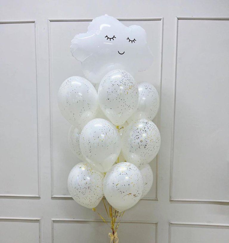Воздушные шары на выписку из роддома белые с золотом