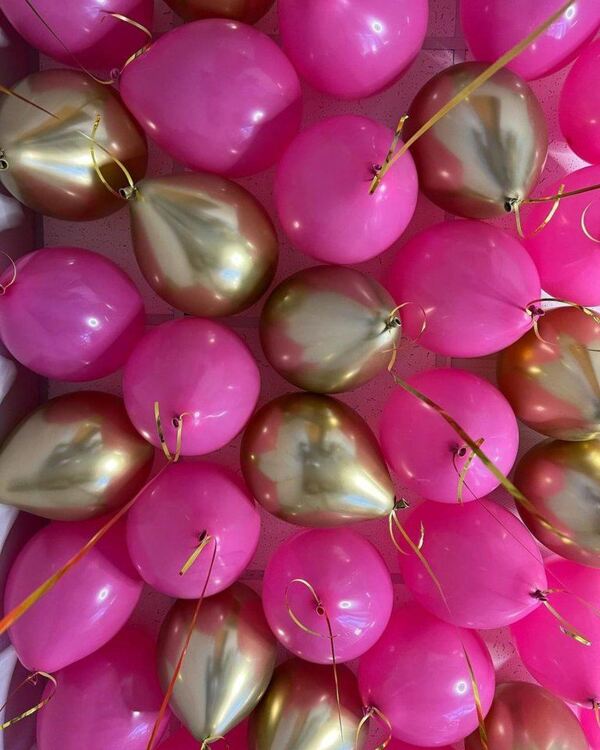 Шары под потолок золотые и малиновые 50 штук