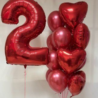 Композиция красных шаров на день рождения