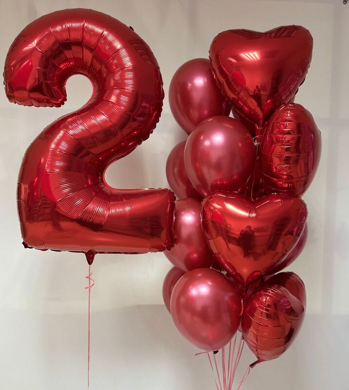 Композиция красных шаров на день рождения