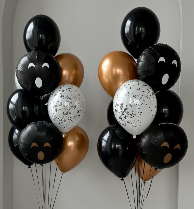 Фонтаны шаров чёрных с привидением