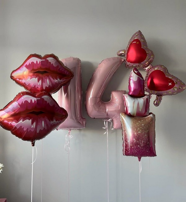 Воздушные шары с гелием девушке губы, помада