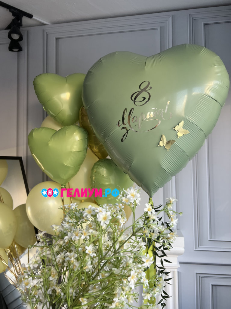 Букет из шаров на 8 марта с сердцем