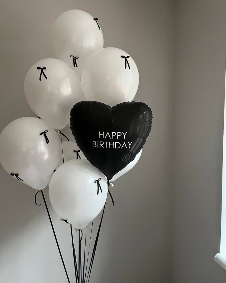 Фонтан шаров Happy белые шары с бантиками