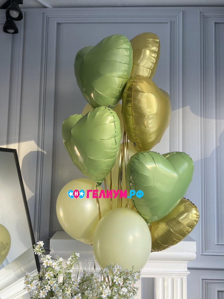 Букет из шаров на 8 марта с сердцами