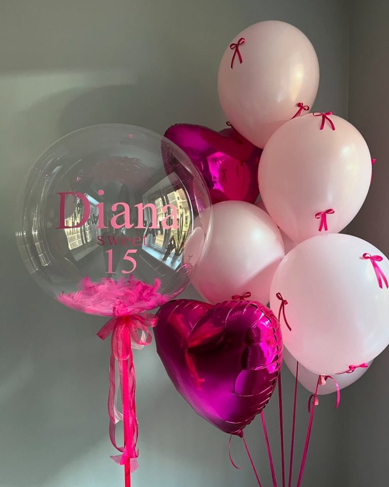 Воздушные шары розовые с бантиками, с шаром с именем