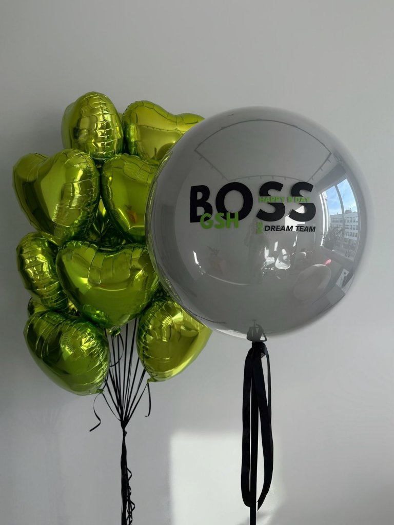 Набор шаров с большим шаром с сердцами