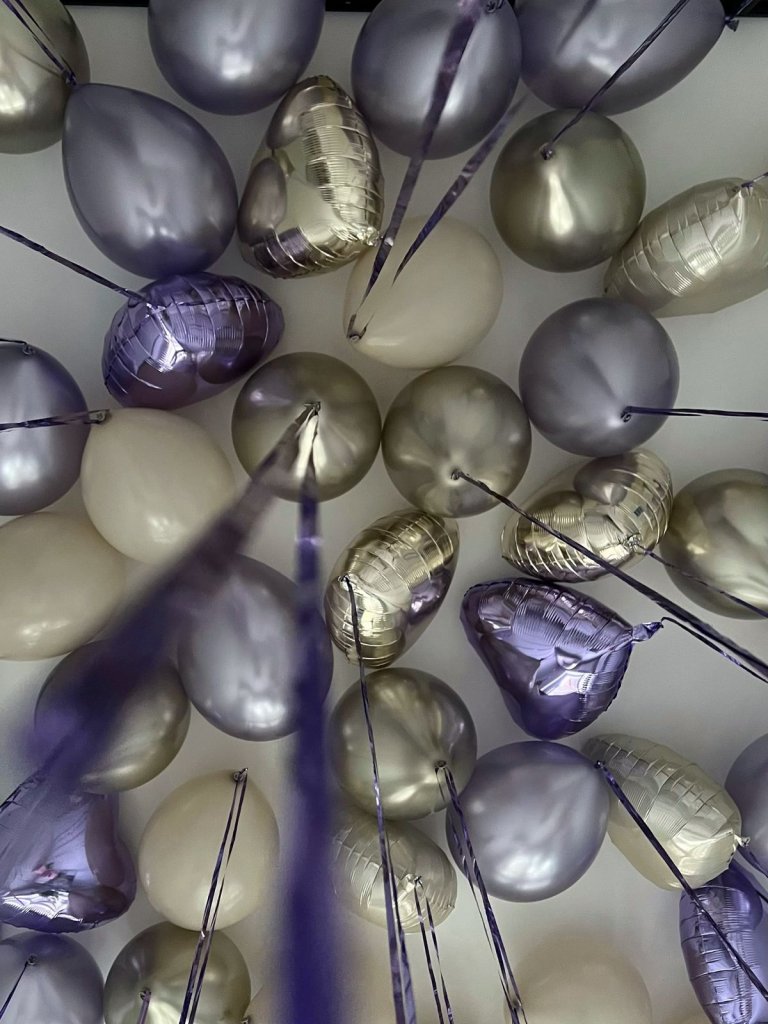 Шары под потолок бежевые и сиреневые 20 штук