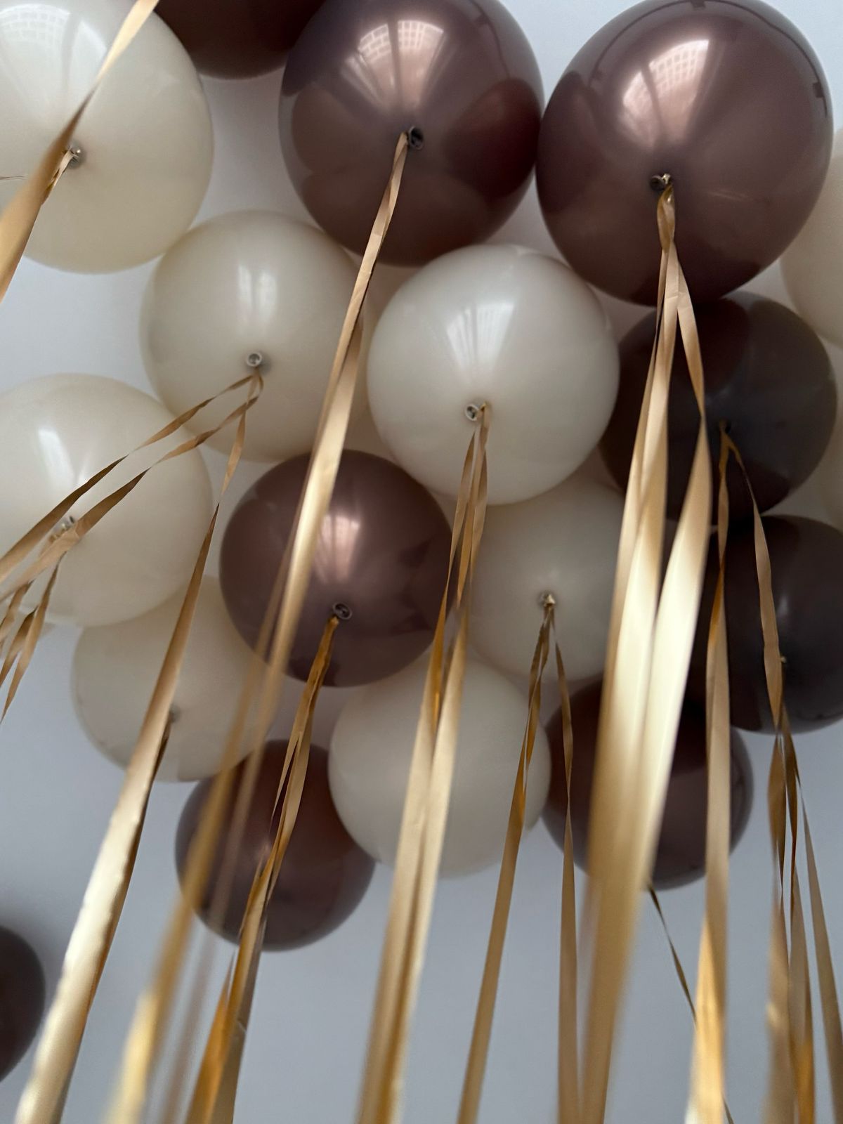 Шары под потолок бежевые и коричные 20 штук
